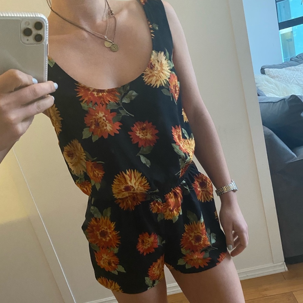 Flowered black romper - Picture 3 of 3